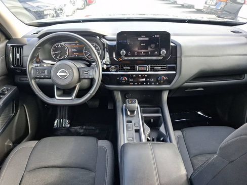 Certified 2024 Nissan Pathfinder SV FWD image 9