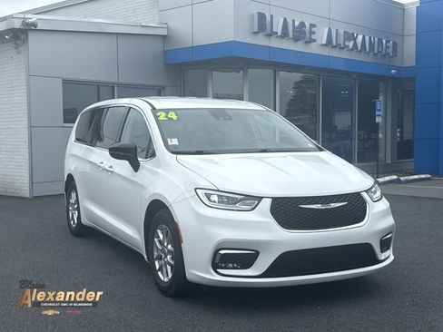 Used 2024 Chrysler Pacifica Touring-L FWD image 1
