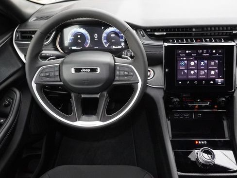 Used 2025 Jeep Grand Cherokee L Laredo RWD image 22