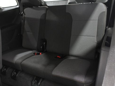 Used 2020 Chevrolet Traverse LT image 19