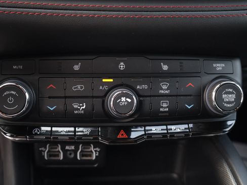 Used 2025 Dodge Durango GT RWD image 9