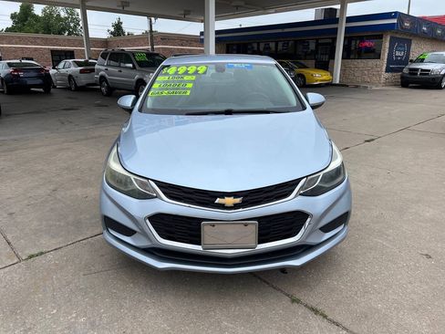 Used 2017 Chevrolet Cruze LT w/ Convenience Package FWD image 2