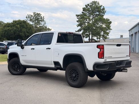 Used 2025 Chevrolet Silverado 2500 ZR2 w/ Technology Package AWD/4WD image 19