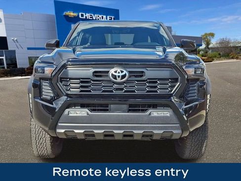 Used 2025 Toyota Tacoma TRD Off-Road image 3