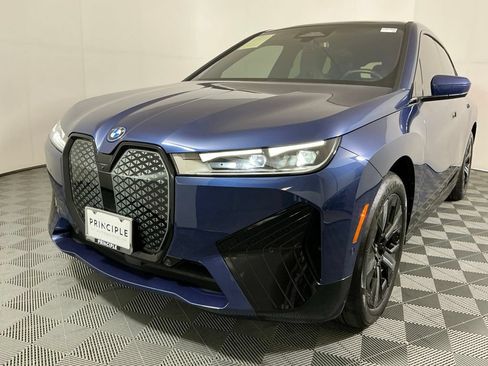 Used 2023 BMW iX xDrive50 w/ Sport Package AWD/4WD image 2