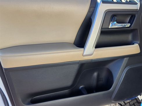 Used 2016 Toyota 4Runner SR5 image 6