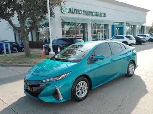 Used 2021 Toyota Prius Prime XLE image 1