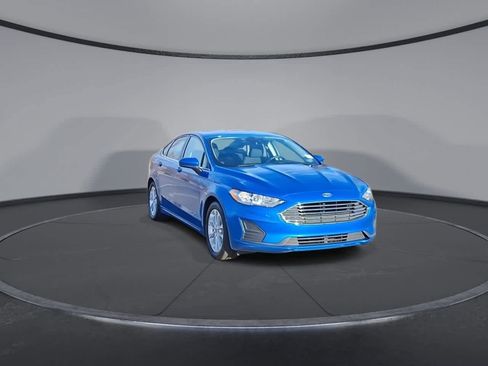 Used 2019 Ford Fusion SE image 2