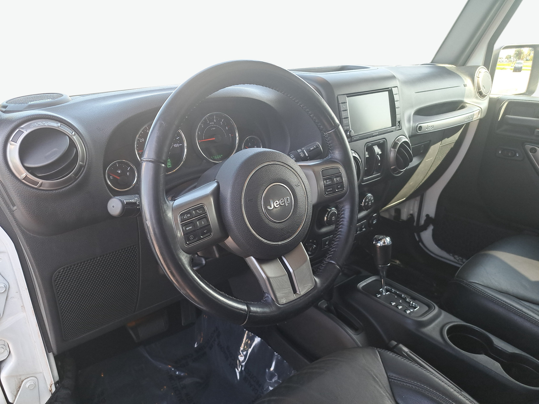 Used 2018 Jeep Wrangler Unlimited Sahara w/ Dual Top Group AWD/4WD image 16