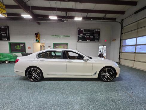 Used 2017 BMW 740i xDrive 740i xDrive Sedan image 5
