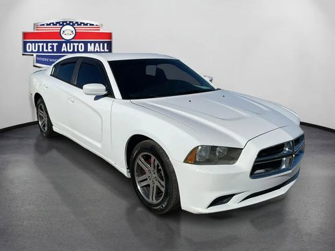 Used 2014 Dodge Charger SE image 1