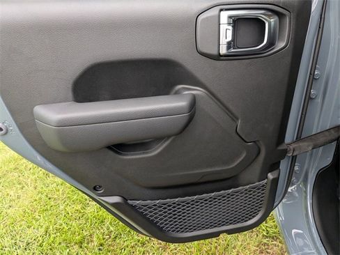 New 2025 Jeep Gladiator Sport image 24