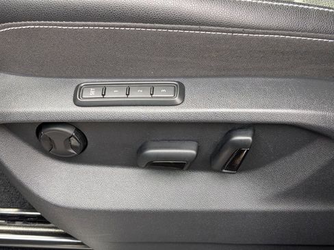 Used 2025 Volkswagen Atlas SEL image 14