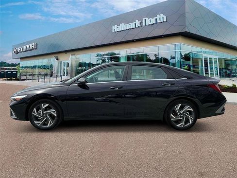 New 2025 Hyundai Elantra Limited image 3