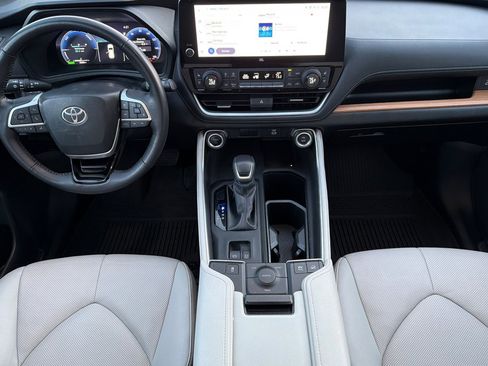 Used 2024 Toyota Grand Highlander Limited image 18