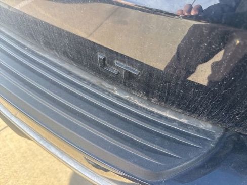 Used 2023 Chevrolet Suburban LT image 4