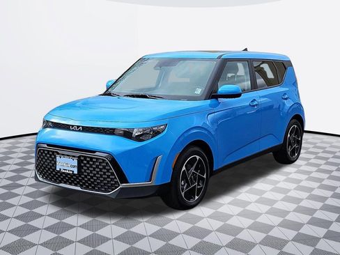 Used 2025 Kia Soul EX FWD image 2