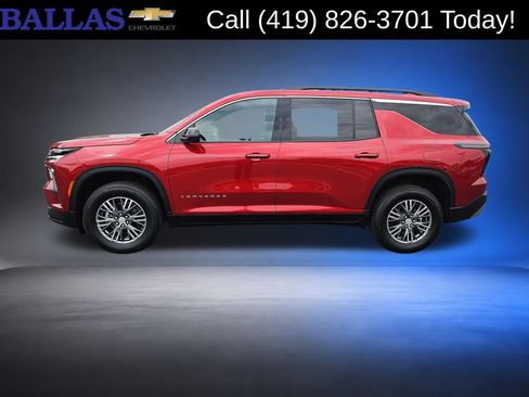 Used 2024 Chevrolet Traverse LT w/ Trailering Package AWD/4WD image 2
