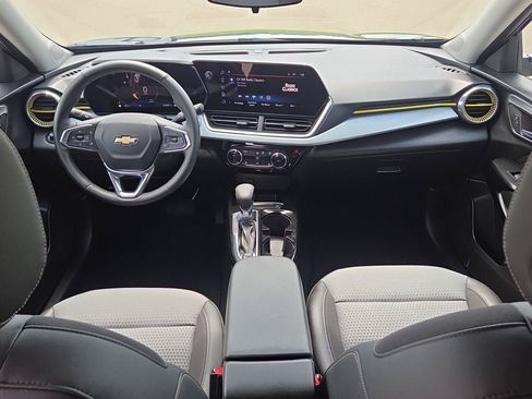 Used 2024 Chevrolet Trax LT w/ LT Convenience Package FWD image 14