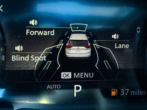 Used 2024 Nissan Rogue SV w/ SV Premium Package image 15