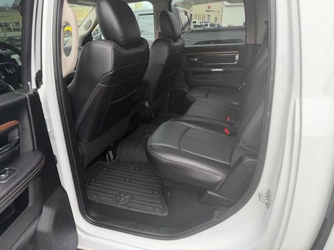 Used 2018 RAM 1500 Laramie AWD/4WD image 10