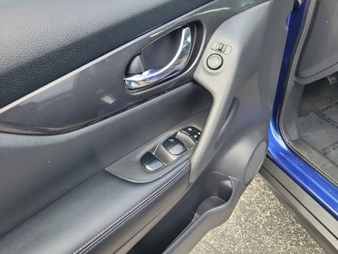 Used 2018 Nissan Rogue S AWD/4WD image 15
