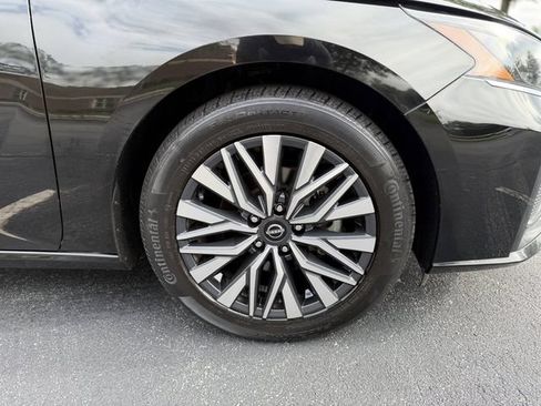 Used 2023 Nissan Altima 2.5 SV w/ SV Premium Package FWD image 41