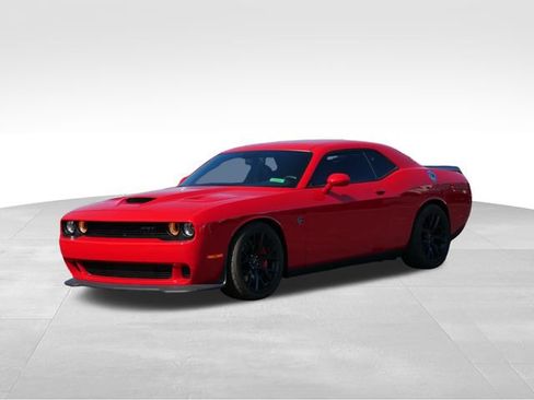 Used 2015 Dodge Challenger SRT Hellcat image 3