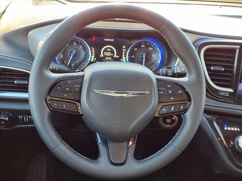 Used 2022 Chrysler Pacifica Touring w/ S Appearance Package image 9
