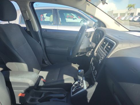 Used 2010 Dodge Caliber SXT FWD image 10