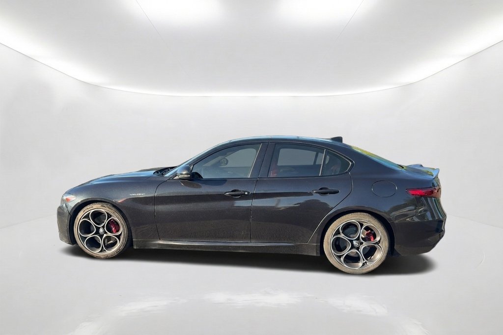 Used 2022 Alfa Romeo Giulia Veloce RWD image 9