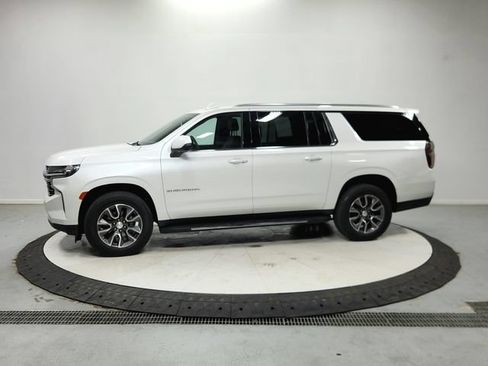 Used 2022 Chevrolet Suburban LT w/ Luxury Package RWD image 5