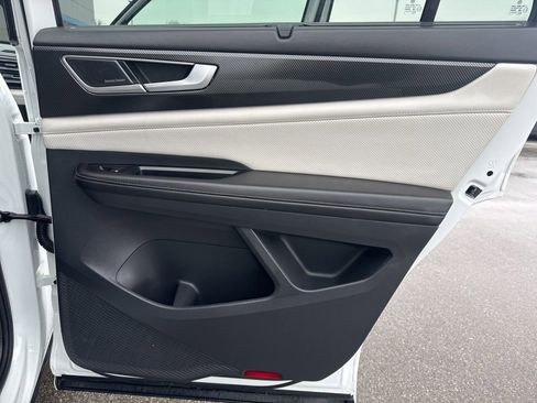 Used 2024 Volkswagen Atlas Cross Sport SEL Premium R-Line image 27