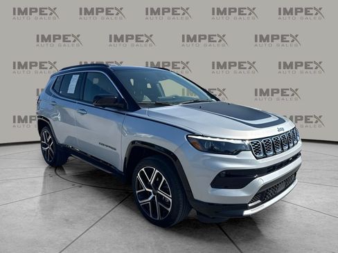 Used 2025 Jeep Compass Limited w/ Elite Group AWD/4WD image 7
