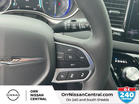 Used 2025 Chrysler Pacifica Select FWD image 13
