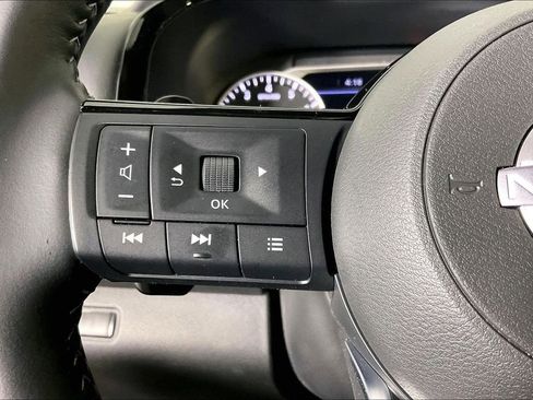 Used 2025 Nissan Pathfinder SL w/ Black Appearance Package image 26