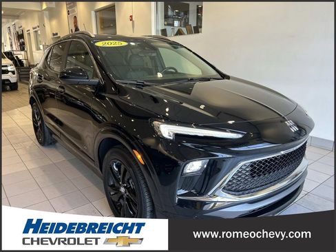 Used 2025 Buick Encore GX Sport Touring FWD image 1