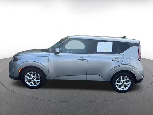Used 2025 Kia Soul LX w/ LX Technology Package FWD image 7