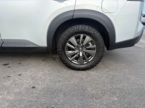 Used 2022 Nissan Pathfinder S AWD/4WD image 9
