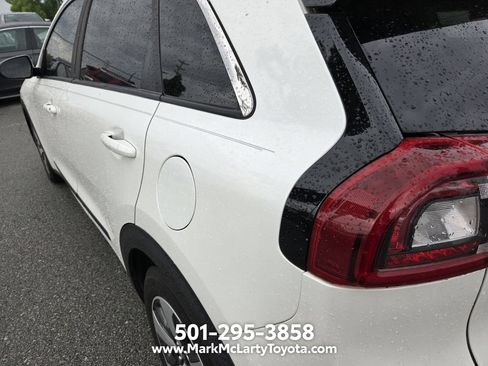 Used 2017 Kia Niro LX FWD image 9