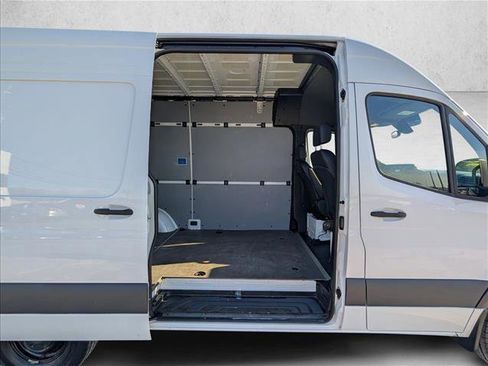 Used 2025 Mercedes-Benz Sprinter 2500 image 16