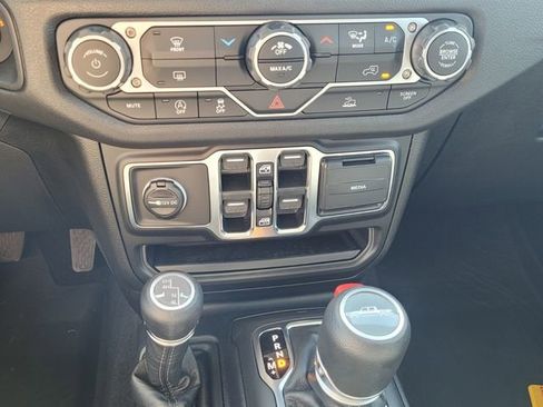 New 2025 Jeep Gladiator Sport image 10