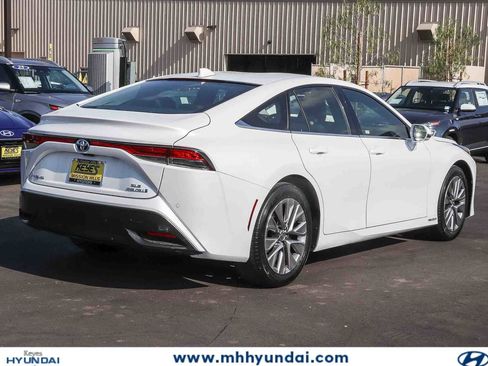 Used 2022 Toyota Mirai w/ Advanced Technology Package RWD image 4