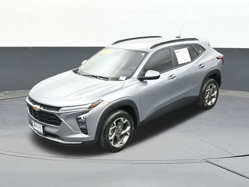 Used 2024 Chevrolet Trax LT w/ Driver Confidence Package FWD image 70