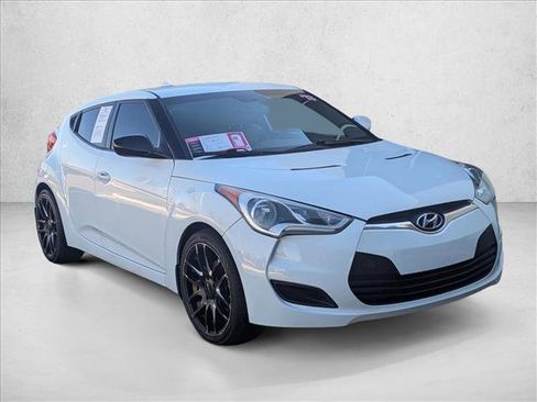 Used 2013 Hyundai Veloster w/Gray Int image 3
