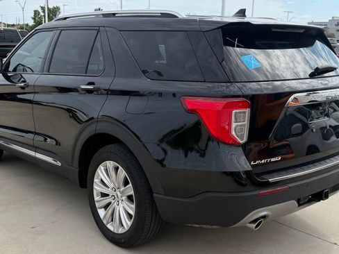 Used 2022 Ford Explorer Limited w/ Equipment Group 301A AWD/4WD image 3