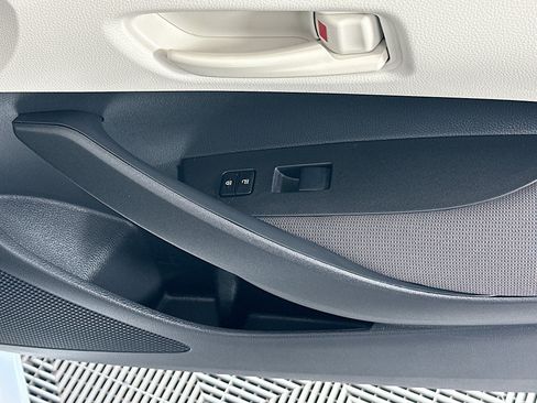 Used 2025 Toyota Corolla LE FWD image 28