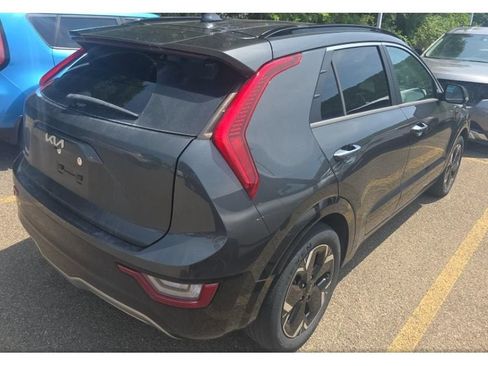 Used 2023 Kia Niro Wave w/ Wave Preserve Package FWD image 3