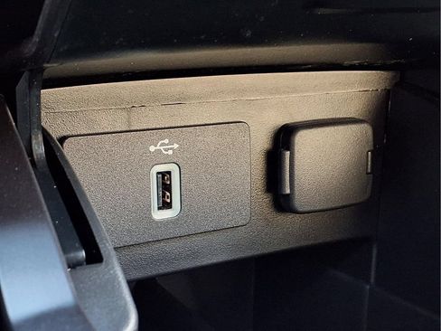 Used 2017 Ford Explorer XLT w/ Equipment Group 202A FWD image 19