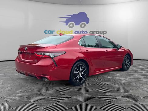 Used 2021 Toyota Camry SE FWD image 5